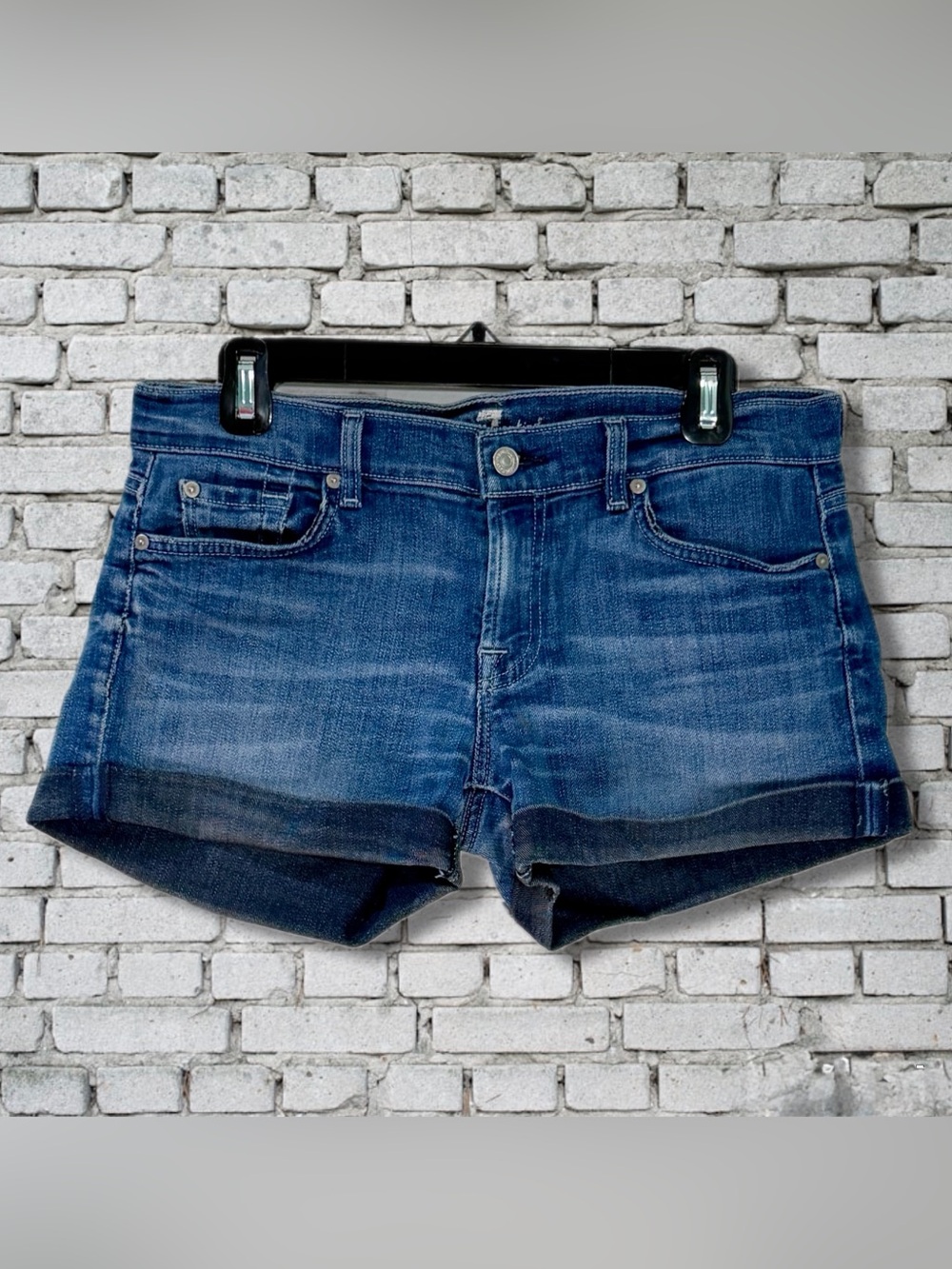 Women’s 7 for all Mankind Cuffed Medium Wash Denim Shorts Size 29